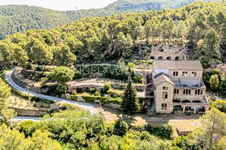 Edifici a Centre Històric. Excelente oportunidad de inversión junto al castillo de gelida