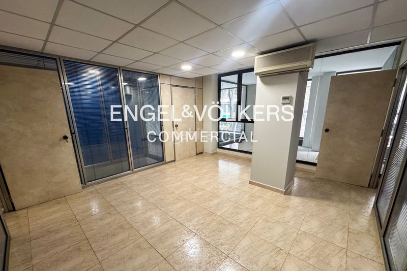 Foto 02ac4f61-a2e4-4ef2-af4f-1e70273795f9. Local comercial a Sant Antoni Barcelona