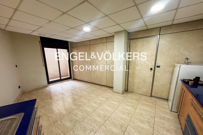 Foto 19e9f9e4-cf90-40f5-820a-4afc4876bd7b. Local comercial a Sant Antoni Barcelona