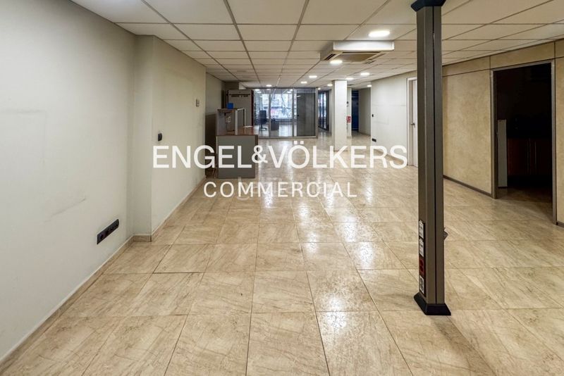 Foto 37698fc7-d911-42e2-87e8-8174a622b385. Local comercial a Sant Antoni Barcelona