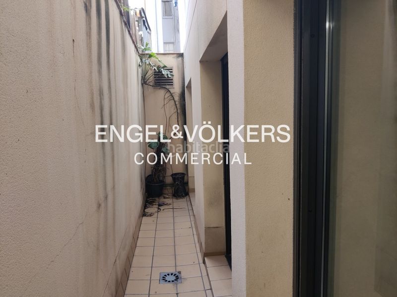 Foto 57e1857d-97b6-4bf3-a7ff-9e8aef594556. Local comercial a Sant Antoni Barcelona