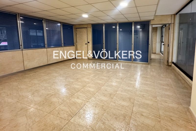 Foto 8c3021f0-e2cb-48f2-af40-c9b52cf5b6d5. Local comercial a Sant Antoni Barcelona