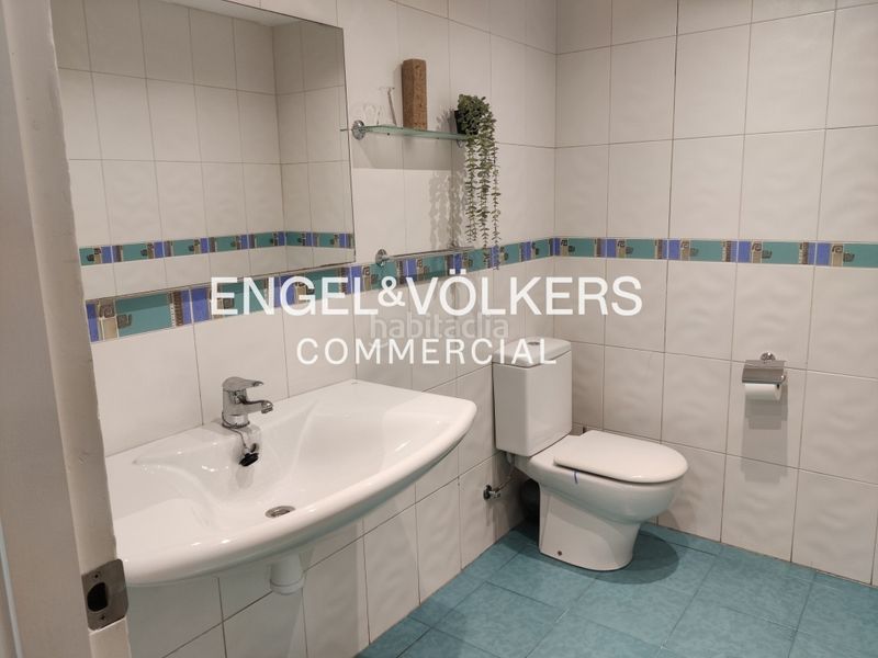 Foto b498ff3a-ac05-4da9-b1b5-3d5e54606fbe. Local comercial a Sant Antoni Barcelona