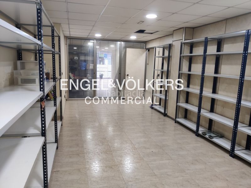 Foto ca5c76fa-3ff4-4200-8a0d-e97096b33193. Local comercial a Sant Antoni Barcelona