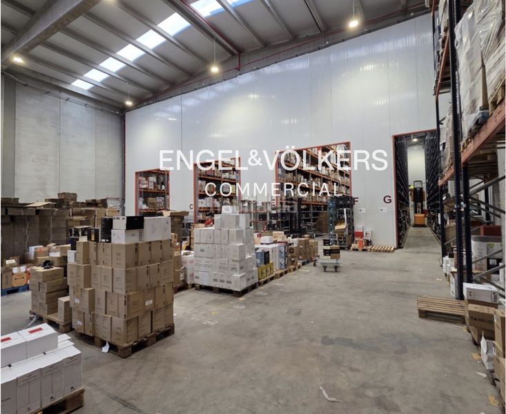 Foto e44ec4b5-757c-444a-9887-6665a257408a. Alquiler nave industrial nave tipo c de 1427 m2 en el valles occidental en Rubí