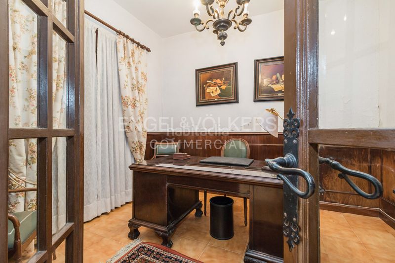 Foto 0fcea392-9635-407a-91d0-1939871cb13d. Edificio in Castellet i la Gornal