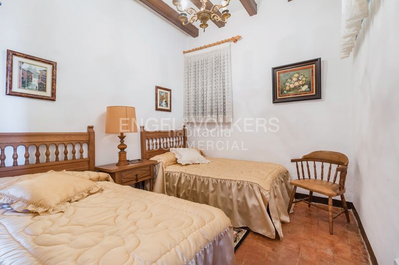 Foto 11d241f9-0a84-4798-be38-15138b1438eb. Edificio in Castellet i la Gornal