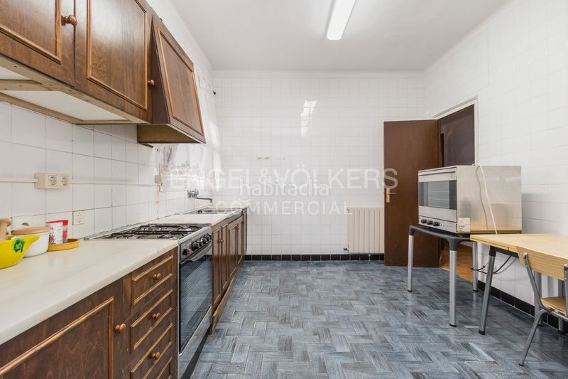 Foto 5ff38665-e044-446f-a5b5-01aa9565f51e. Edificio in Castellet i la Gornal