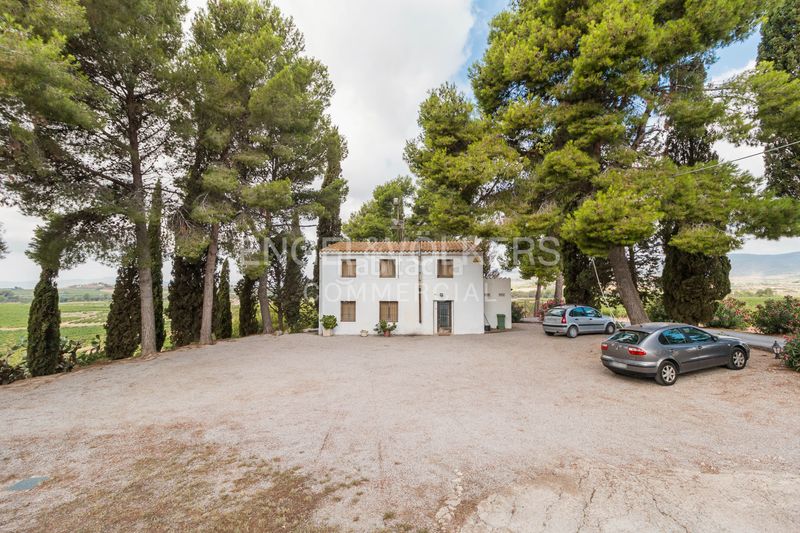 Foto 903ce0ff-b4bb-4c2b-8019-d2cd8f7ef56a. Edificio in Castellet i la Gornal