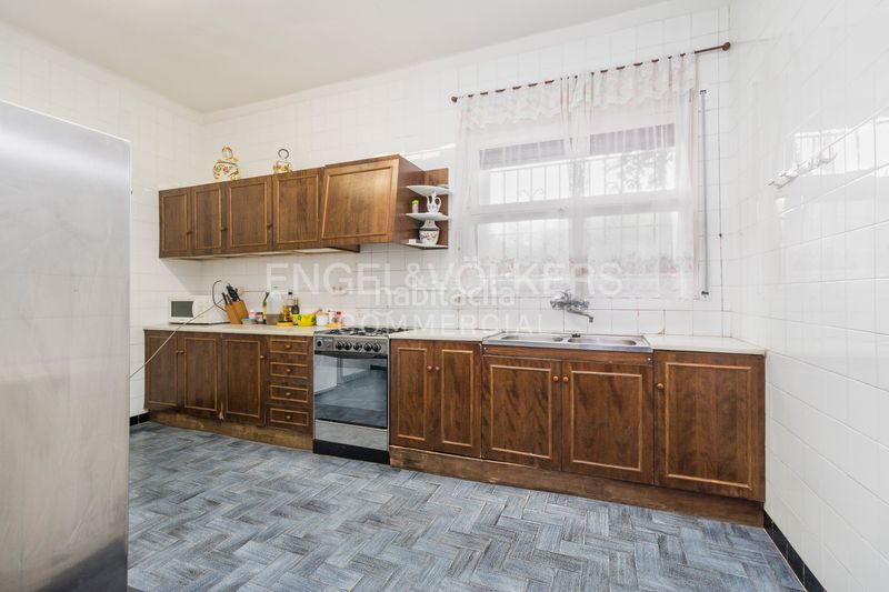 Foto a3b33575-8bf4-4b4f-92ef-5e8492cf2f88. Edificio in Castellet i la Gornal