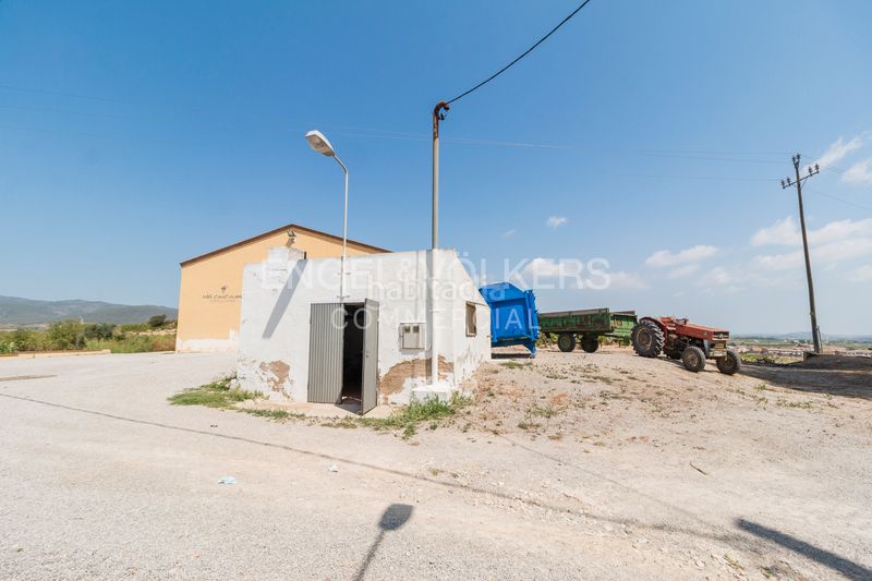 Foto b9d41118-14d2-4aa7-8a1c-3b55239b86c5. Edificio in Castellet i la Gornal