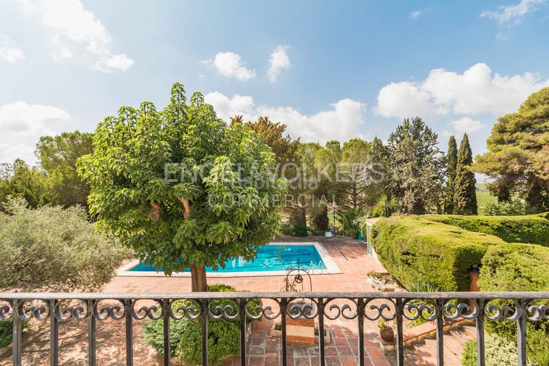 Foto c17af863-0919-4074-a85f-c85079dbeec4. Edificio in Castellet i la Gornal