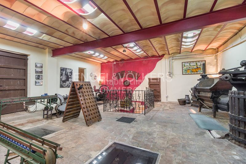 Foto c9d4e070-f80b-4997-8b7b-672f516fff12. Edificio in Castellet i la Gornal