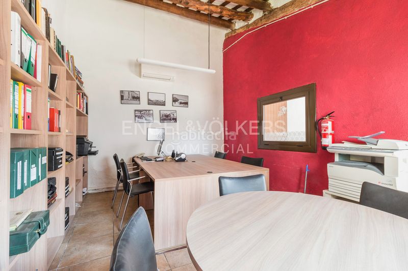 Foto cedda672-412d-4bb7-9e35-f4ad39d7d6ba. Edificio in Castellet i la Gornal