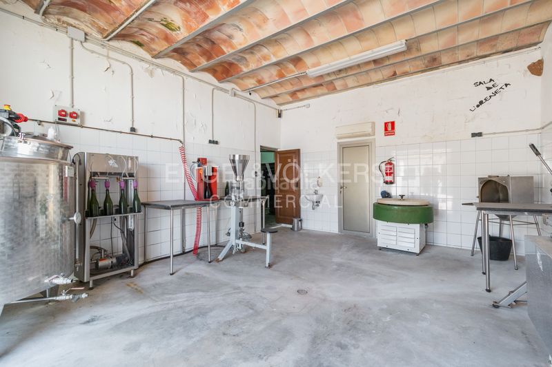 Foto d30e754d-8603-4c9d-8163-140ffbd13497. Edificio in Castellet i la Gornal