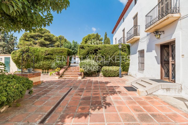Foto ed3b0e15-8b50-4a98-b323-f5323e044d11. Edificio in Castellet i la Gornal