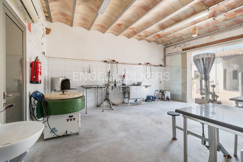 Foto f65d7255-8c00-46af-9b4e-ca3c70a829b2. Edificio in Castellet i la Gornal