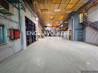 Nau industrial a Bon Pastor. Nave industrial de 1.120 m en la maquinista con hasta 830 m de a