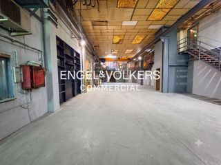 Nave industrial en Bon Pastor. Nave industrial de 1.120 m en la maquinista con hasta 830 m de a