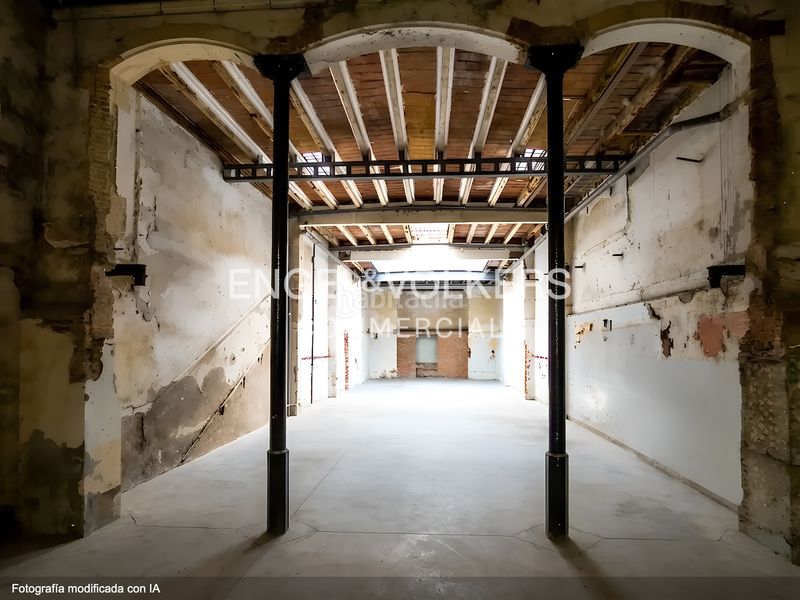Foto 05e9d3a4-441b-4dc0-bbcc-34e9f4dce5af. Local comercial a Raval Barcelona