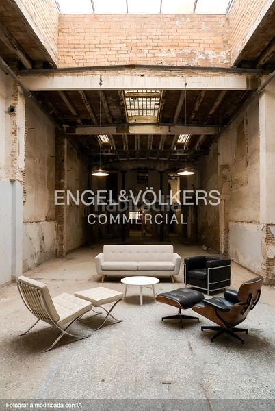 Foto 6ab338a0-3c9c-441b-94a8-ee49e7a9d467. Local comercial a Raval Barcelona