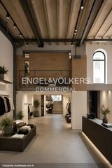 Local Comercial a Raval. Gran local a reformar en calle principal del raval