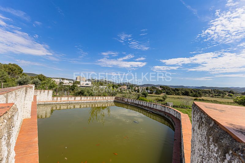 Foto 07997f6e-734d-45d8-a591-32e179fcc0fa. Edificio masia les farigoles en Centre Sant Pere de Ribes