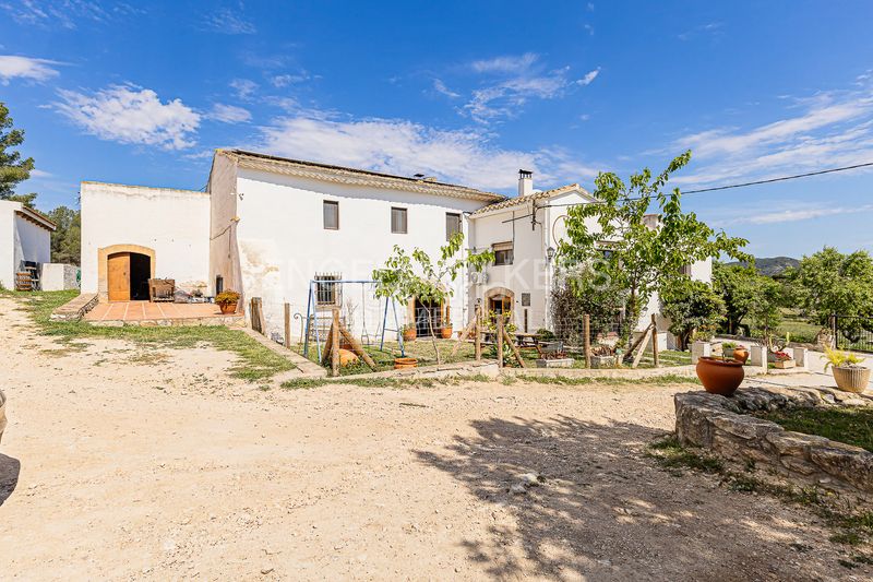 Foto 0a851f17-e45c-42f3-8d9a-c65bb688b979. Edificio masia les farigoles en Centre Sant Pere de Ribes