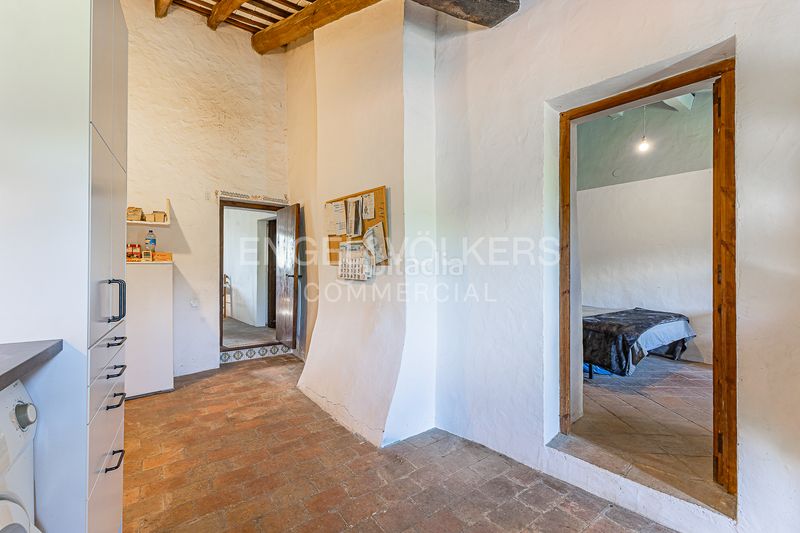 Foto 1865d783-ab79-46f1-95fb-f537f9645f4f. Edificio masia les farigoles en Centre Sant Pere de Ribes