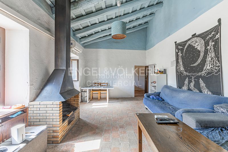 Foto 1d3a6404-a849-43d7-b6a0-69bdb017f1d1. Edificio masia les farigoles en Centre Sant Pere de Ribes