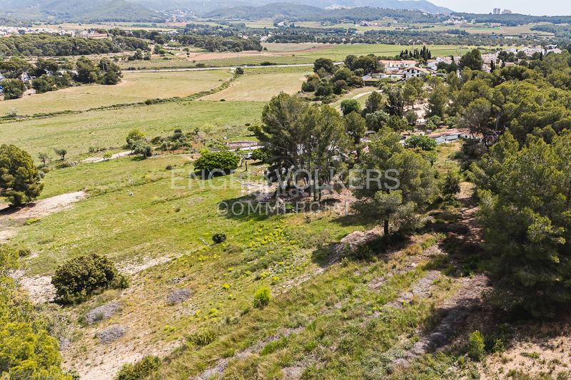 Foto 1f0bde99-cfa1-49a0-9c1d-c55bae2c0520. Edificio masia les farigoles en Centre Sant Pere de Ribes