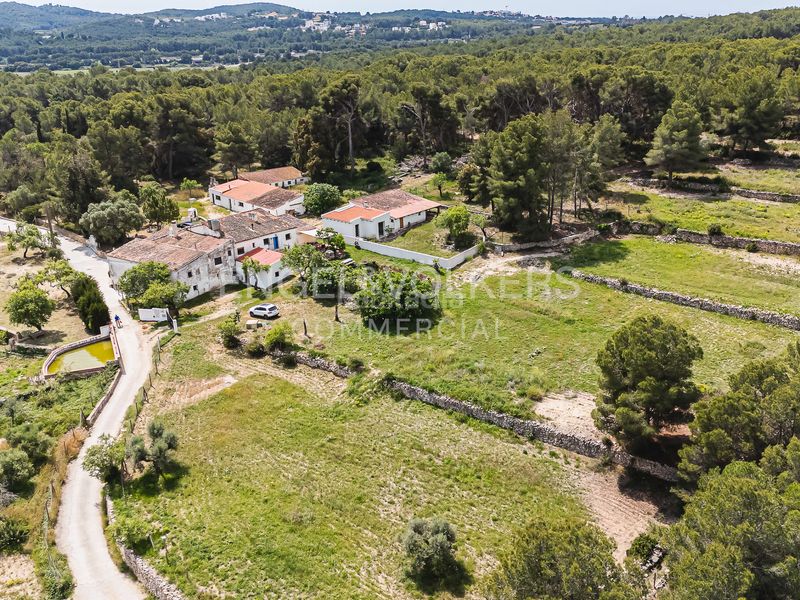Foto 3be2db1d-b0cd-41f5-891a-127fe13b7a14. Edificio masia les farigoles en Centre Sant Pere de Ribes