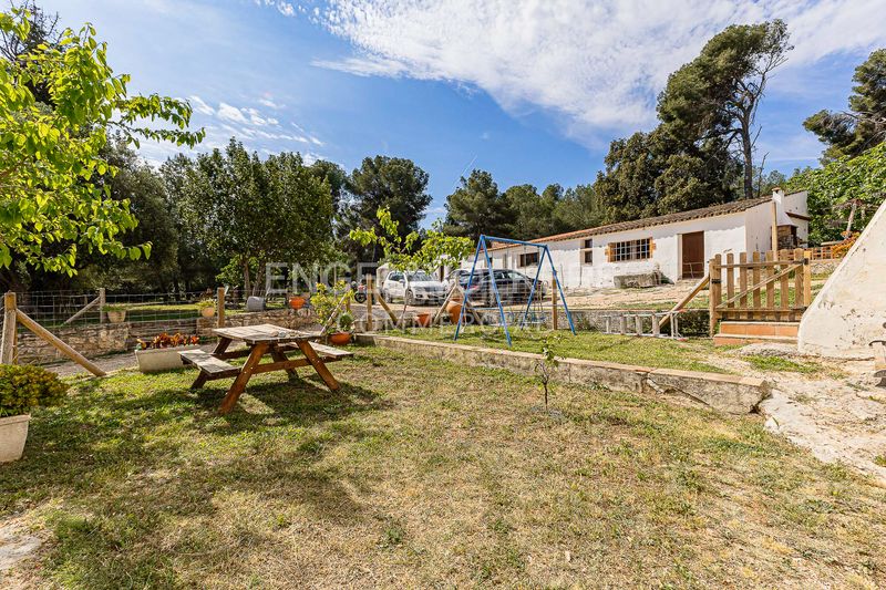 Foto 470fc9e2-16c6-4202-896b-4d8763d6f935. Edificio masia les farigoles en Centre Sant Pere de Ribes
