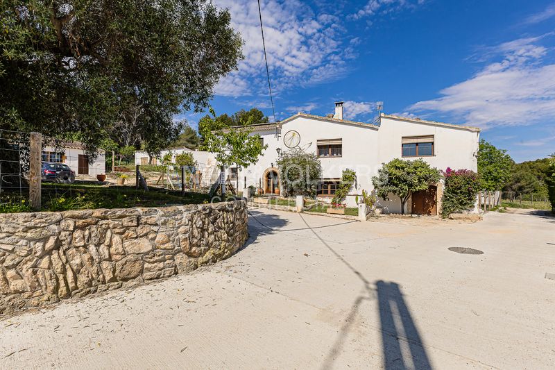 Foto a4445408-9497-4005-9308-93b6fa36fda0. Edificio masia les farigoles en Centre Sant Pere de Ribes