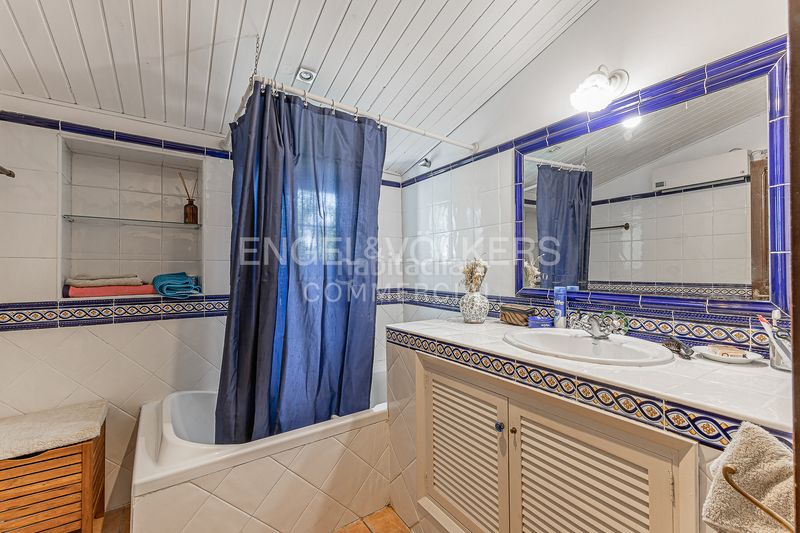 Foto a55bb461-c4c8-4340-b7c0-56730cc342a0. Edificio masia les farigoles en Centre Sant Pere de Ribes