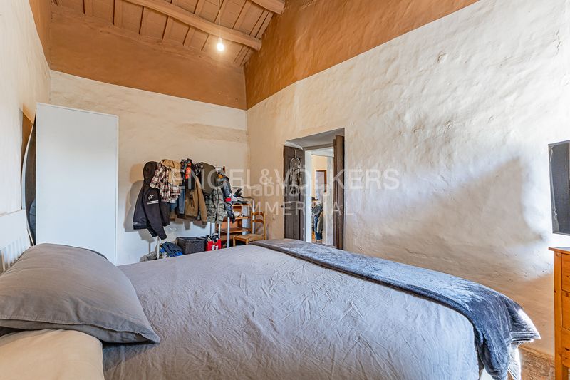 Foto cbc9ef1e-bc91-4173-bf00-c9e1ec0f686b. Edificio masia les farigoles en Centre Sant Pere de Ribes
