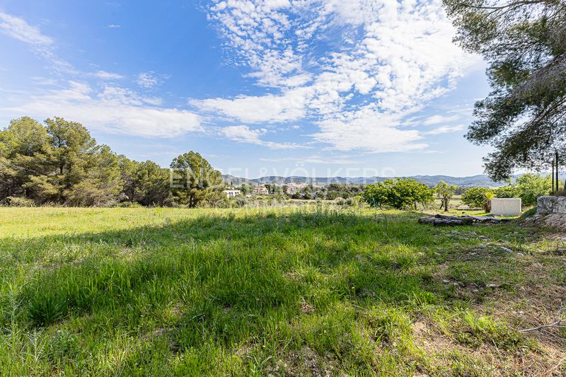 Foto d3d7f700-db52-403f-bbc7-938d49dd2853. Edificio masia les farigoles en Centre Sant Pere de Ribes
