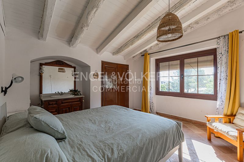 Foto de581354-1c34-4f04-80d6-42aec678168a. Edificio masia les farigoles en Centre Sant Pere de Ribes