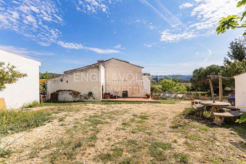 Foto eb027aa0-66ce-459a-bb9e-f391bd8c88ef. Edificio masia les farigoles en Centre Sant Pere de Ribes