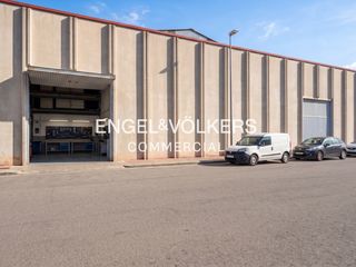 Industrial building in Bon Pastor. Complejo logísticoindustrial de 6.147 m construidos sobre parcel