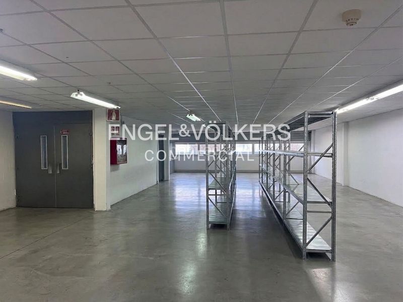 Foto 110bb4f9-9abd-4f68-b5bc-2ee4a1a53873. Nave industrial nave en venta en montigala en Centre Badalona