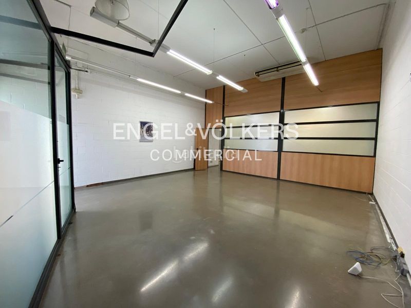 Foto 173c7667-67a0-4398-994f-0acebcde1e46. Nave industrial nave en venta en montigala en Centre Badalona