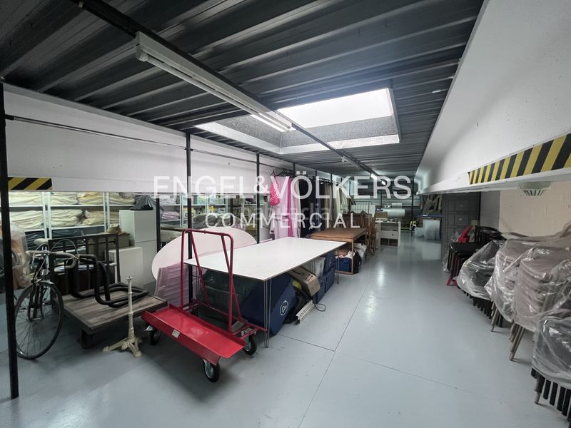 Foto 5c933f62-ba9f-448f-8c91-e3e796928f53. Nave industrial nave en venta en montigala en Centre Badalona