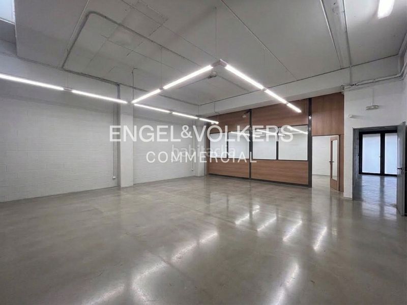 Foto a7c82f28-97f9-46a0-9e5a-d02615cd4a8c. Nave industrial nave en venta en montigala en Centre Badalona