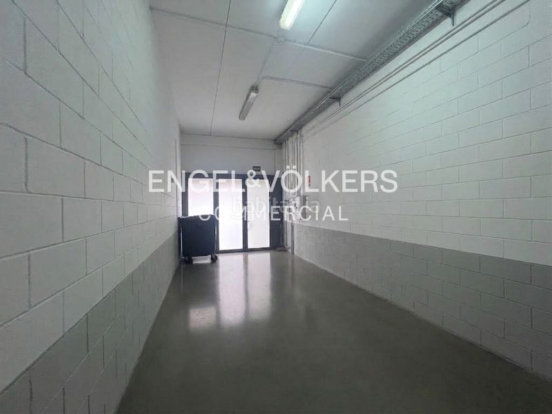 Foto c06ae96d-5082-4366-ab49-a7c5bd1c03af. Nave industrial nave en venta en montigala en Centre Badalona
