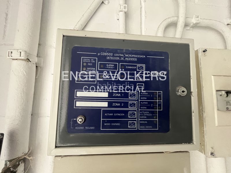 Foto f3e3c74b-2a6e-48e8-9e22-5665065a4b2b. Nave industrial nave en venta en montigala en Centre Badalona