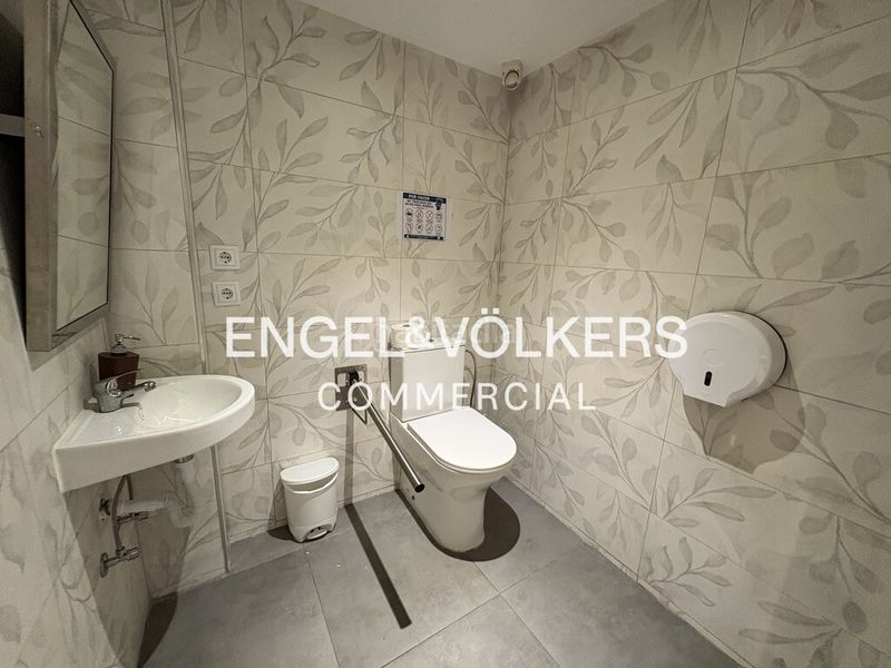 Foto 13a9e23b-16e3-47e2-ba0b-24a314933299. Local comercial a Sants Barcelona