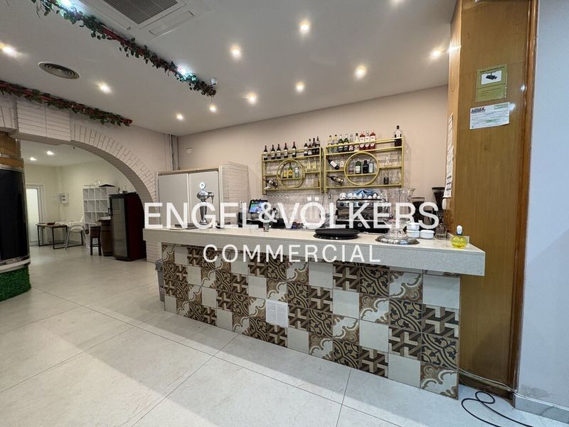 Foto fc354ef8-b2bf-40e3-851e-11059d8db9df. Local comercial a Sants Barcelona