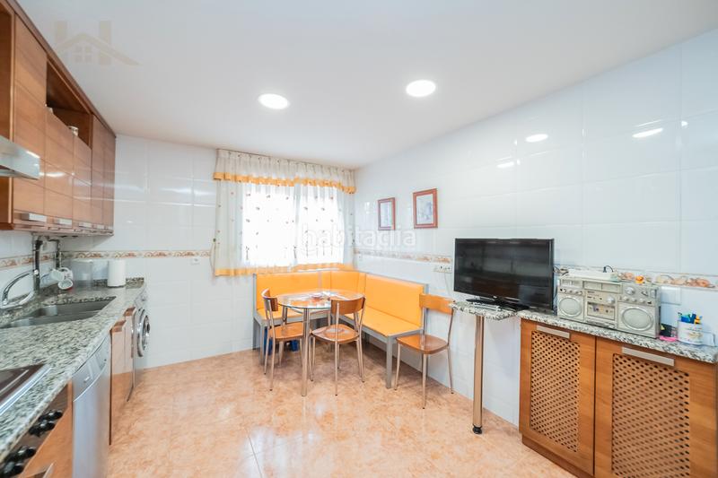 Foto 3256fbdb-7711-4102-a028-09c770f21338. Maison jumelée dans calle río jarama 79 dans Zona El Caño Arroyomolinos