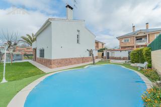 Chalet en Avenida de las flores 80